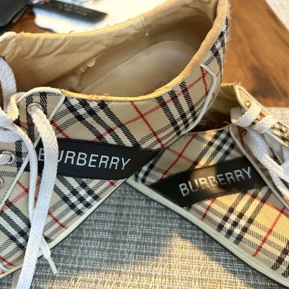 Burberry pre owned